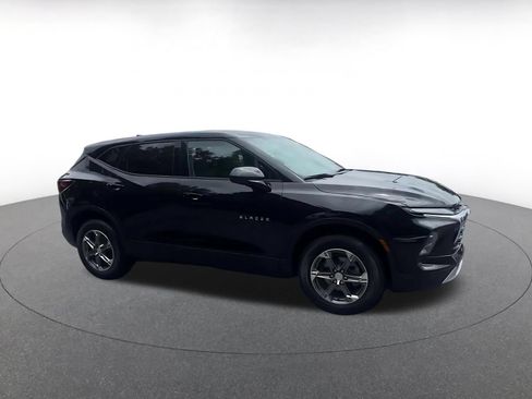 Used 2026 Chevrolet Blazer LT FWD image 2