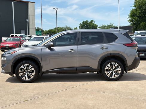 Used 2023 Nissan Rogue SV FWD image 2