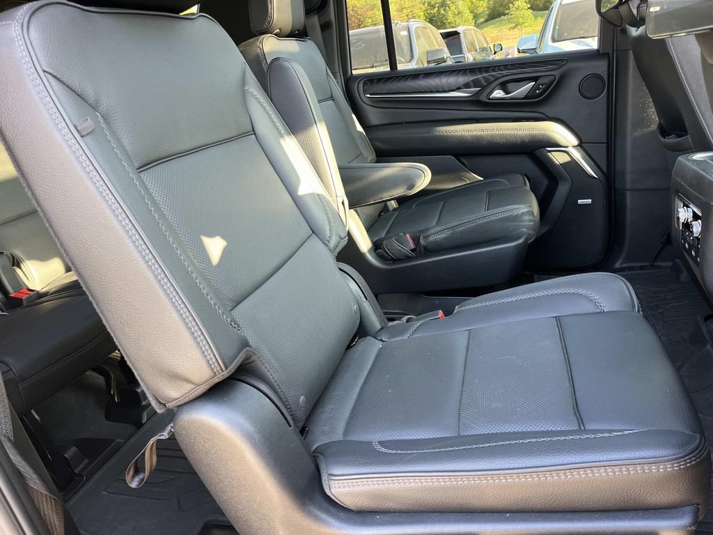 Used 2023 GMC Yukon XL Denali w/ Advanced Technology Package AWD/4WD image 28