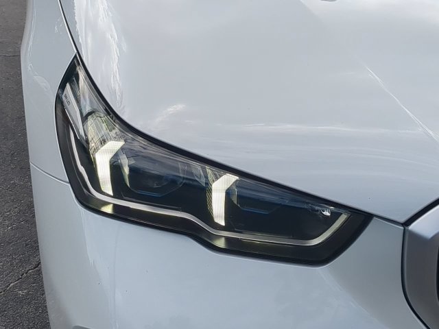 Used 2025 BMW 530i w/ Premium Package RWD image 10