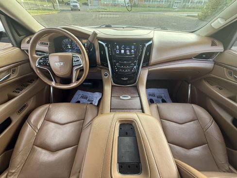 Used 2016 Cadillac Escalade ESV Platinum image 27