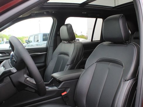 New 2026 Jeep Grand Cherokee Limited w/ Limited Altitude Package AWD/4WD image 10