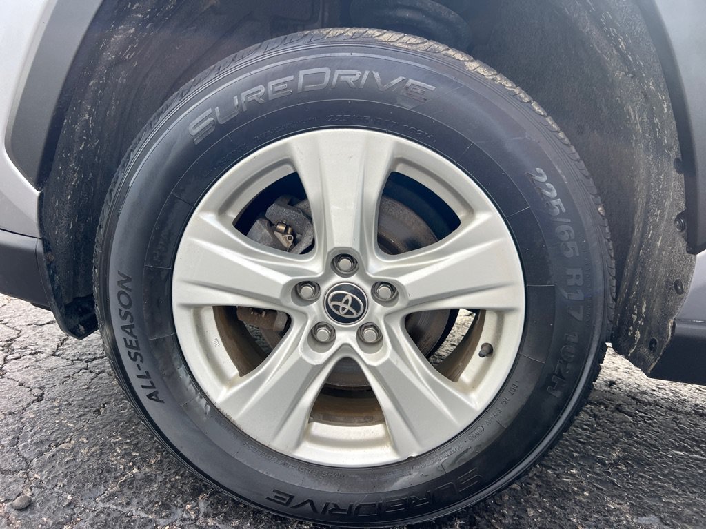 Used 2021 Toyota RAV4 XLE AWD/4WD image 39