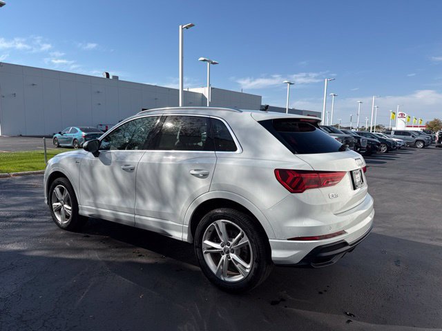 Used 2020 Audi Q3 2.0T Premium w/ Convenience Package AWD/4WD image 4