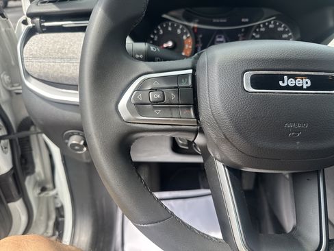 Used 2024 Jeep Compass Latitude AWD/4WD image 18
