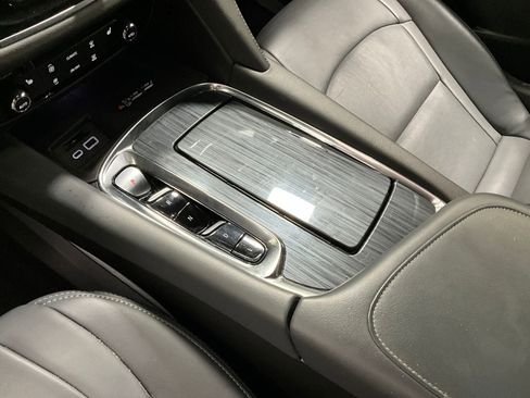 Used 2023 Buick Enclave Essence AWD/4WD image 18