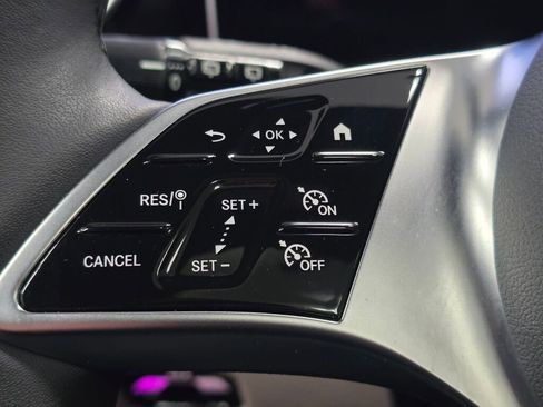 Used 2025 Mercedes-Benz GLC 300 4MATIC image 34