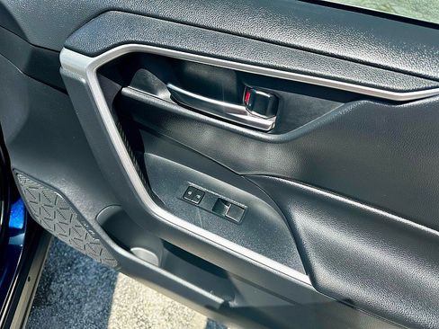 Used 2019 Toyota RAV4 XLE Premium FWD image 16