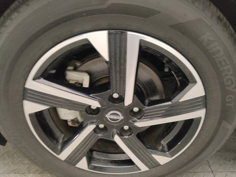 Used 2025 Nissan Sentra SV FWD image 31