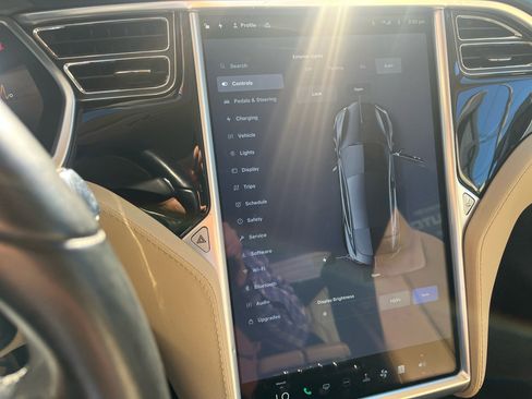 Used 2013 Tesla Model S image 20