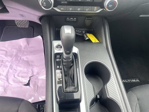 Used 2025 Nissan Altima 2.5 SV FWD image 26