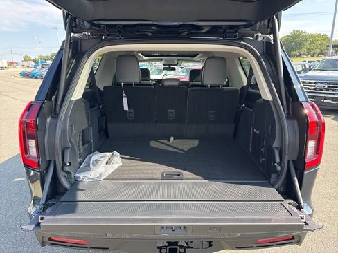 New 2025 Ford Expedition Max Active image 18