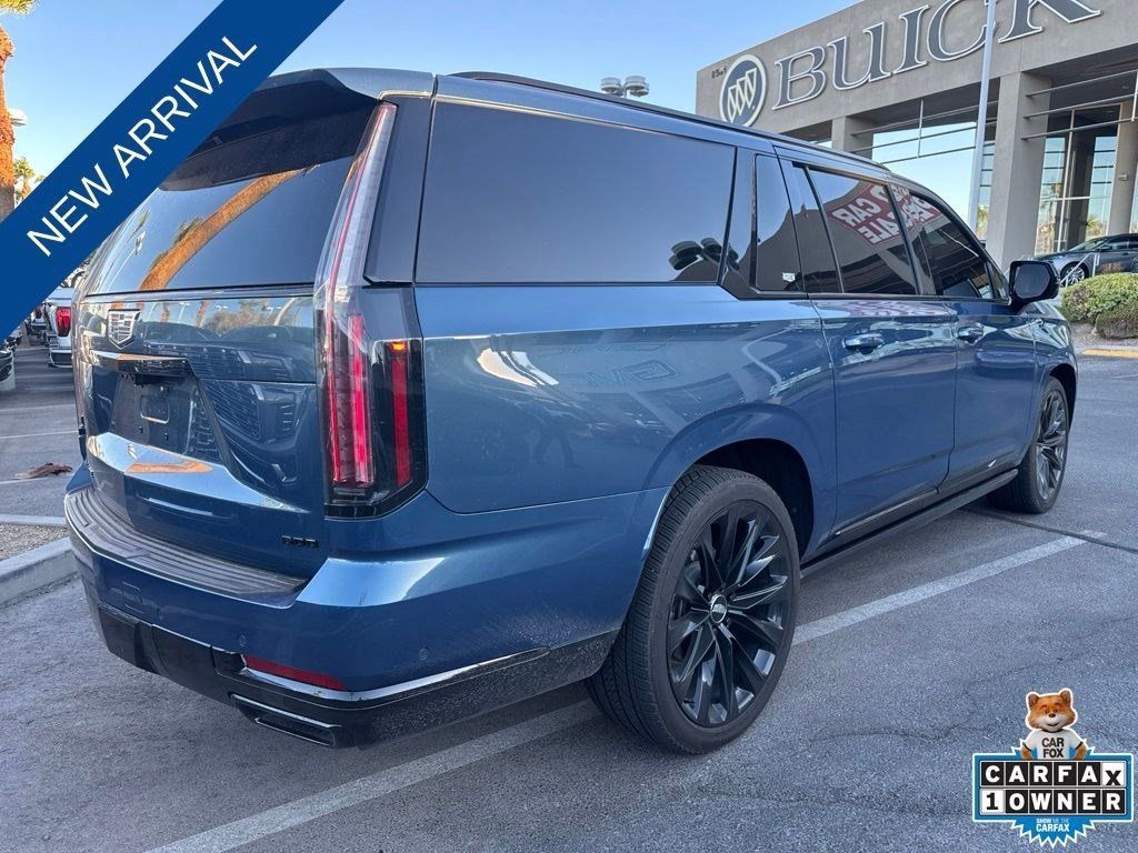 Used 2026 Cadillac Escalade ESV Platinum Sport w/ LPO, ONYX Package AWD/4WD image 5
