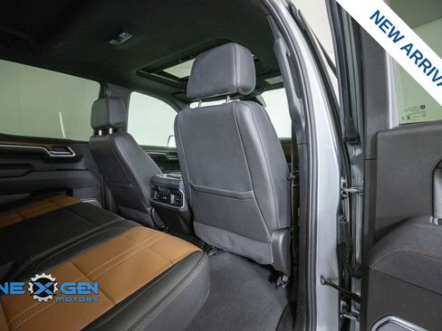 Used 2025 Chevrolet Silverado 1500 High Country w/ Technology Package AWD/4WD image 37