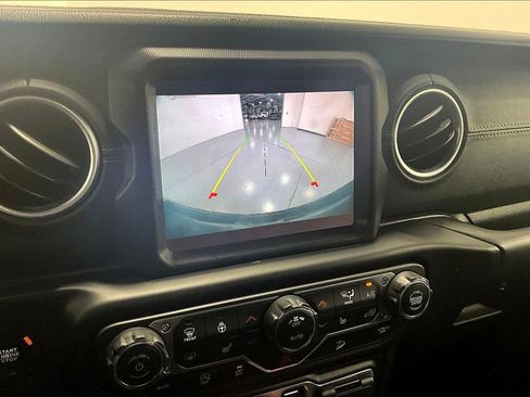 Used 2020 Jeep Wrangler Unlimited Sahara image 21