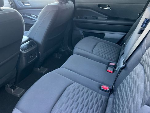 Used 2022 Nissan Pathfinder SV image 12