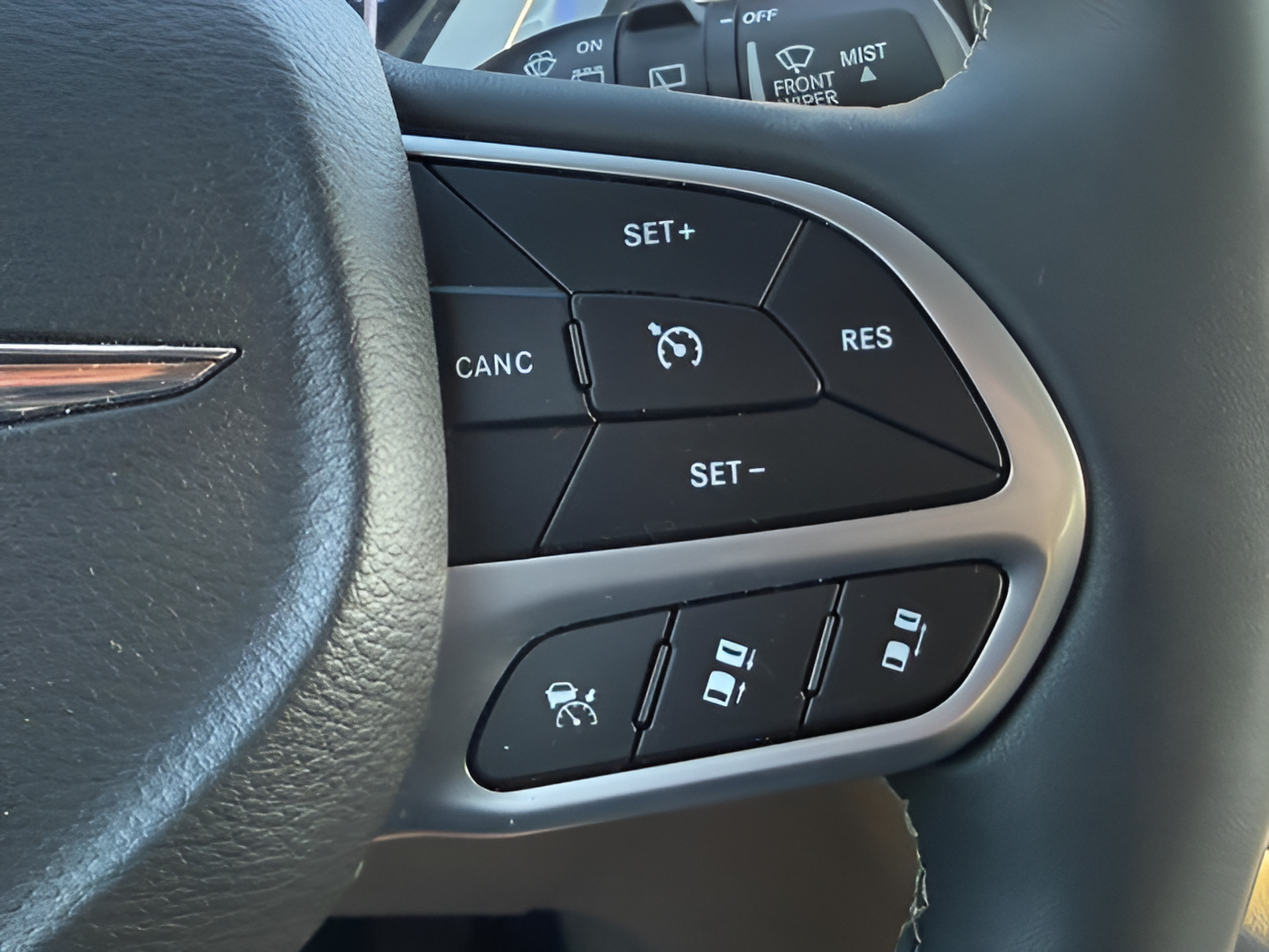 Used 2024 Chrysler Pacifica Touring-L FWD image 21