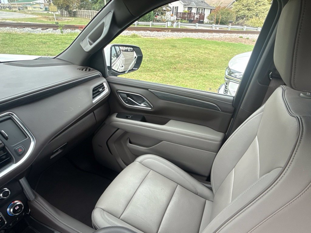 Used 2022 GMC Yukon SLT w/ SLT Luxury Package AWD/4WD image 18