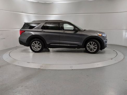 Used 2023 Ford Explorer Limited image 2