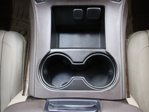 Used 2016 Chevrolet Suburban LT image 31