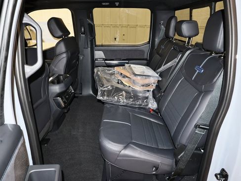 New 2025 Ford F350 Platinum w/ FX4 Off-Road Package image 13