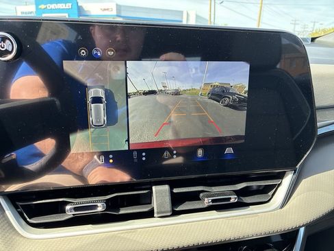 New 2026 Chevrolet Equinox LT w/ Convenience Package II FWD image 16