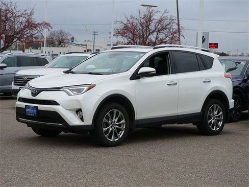 Used 2016 Toyota RAV4 Limited image 3