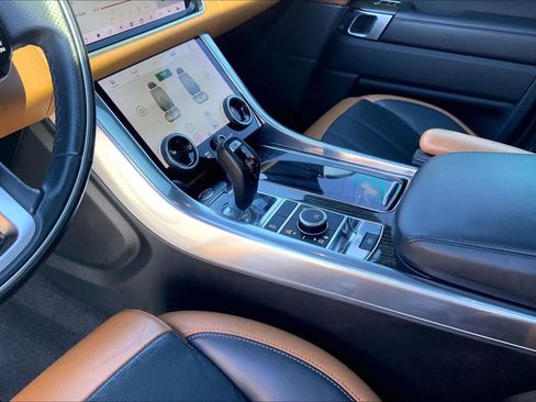 Used 2019 Land Rover Range Rover Sport HSE Dynamic image 16