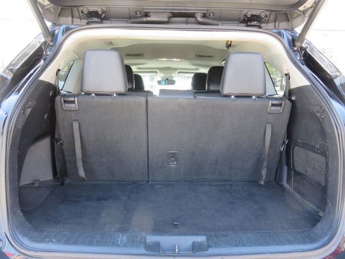 Used 2020 Toyota Highlander XLE AWD/4WD image 24