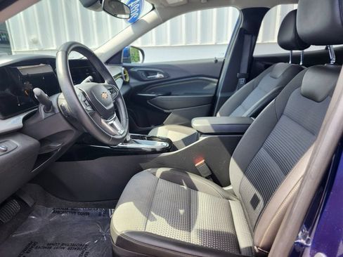 Used 2024 Chevrolet Trax LT w/ Driver Confidence Package FWD image 16
