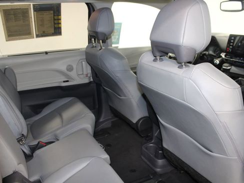 Used 2024 Toyota Sienna XLE image 34