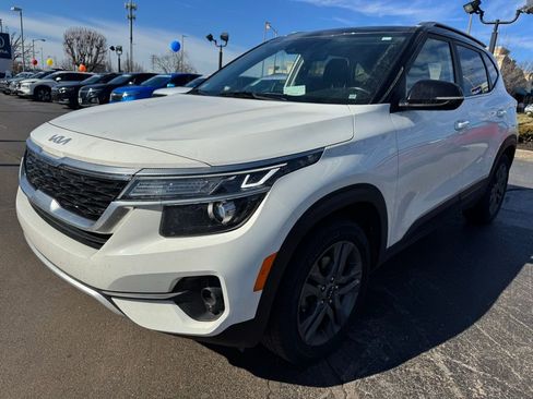 Used 2023 Kia Seltos S w/ Navigation Package image 1