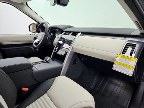 New 2026 Land Rover Discovery Limited Edition AWD/4WD image 17