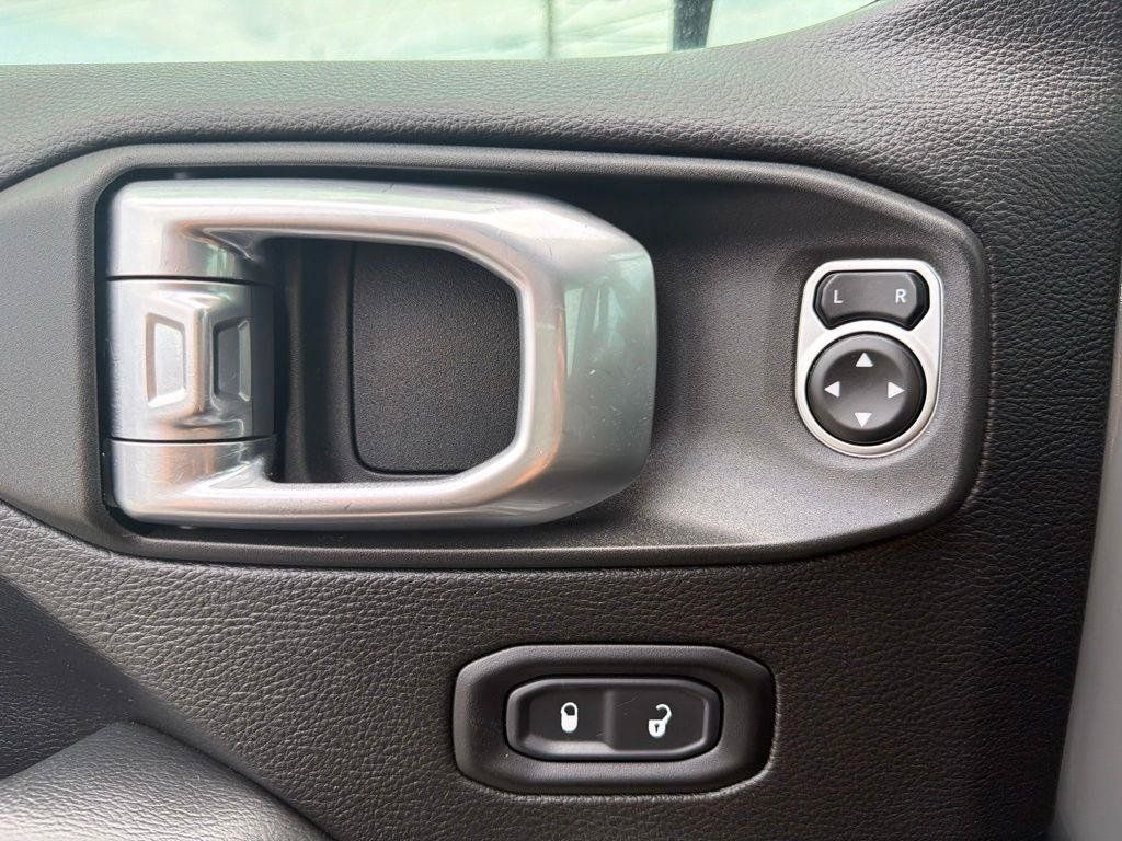 Used 2019 Jeep Wrangler Unlimited Rubicon AWD/4WD image 26