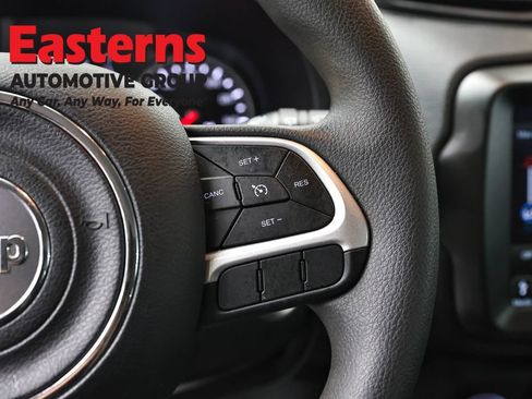 Used 2023 Jeep Renegade Latitude AWD/4WD image 15
