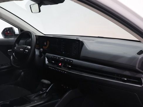 Used 2025 Kia K4 LXS image 16