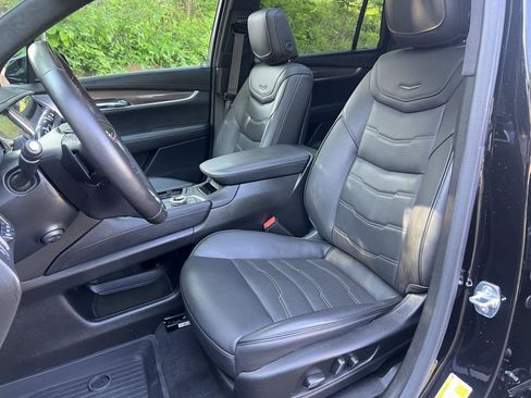 Used 2025 Cadillac XT6 Premium Luxury w/ Platinum Package AWD/4WD image 9