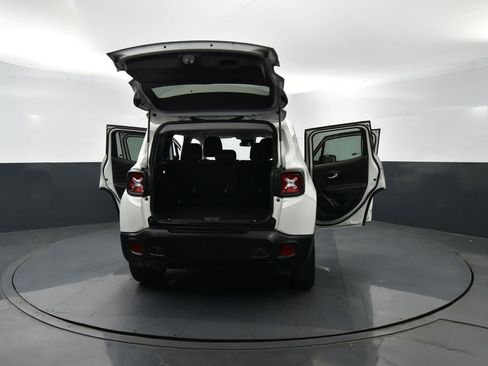 Used 2023 Jeep Renegade Latitude AWD/4WD image 31