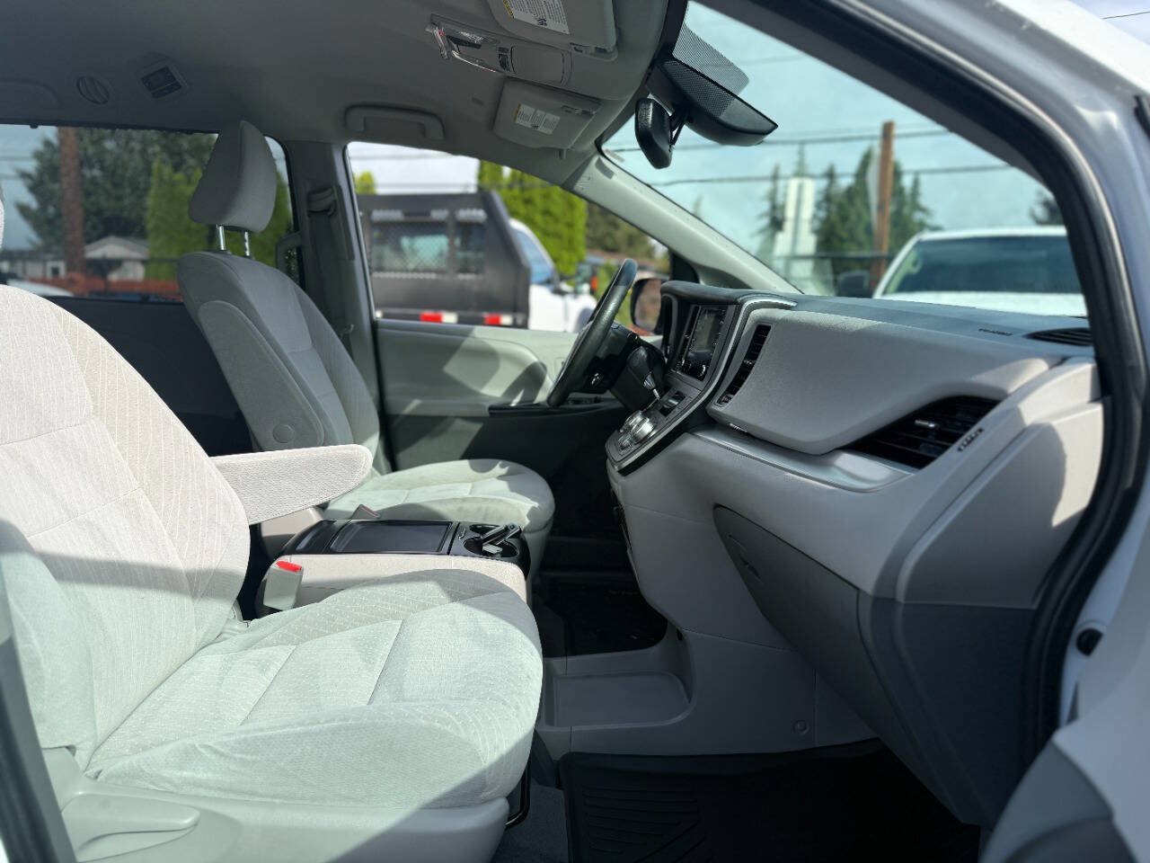 Used 2019 Toyota Sienna LE FWD image 24