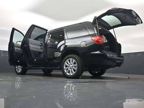 Used 2017 Toyota Sequoia Platinum image 24