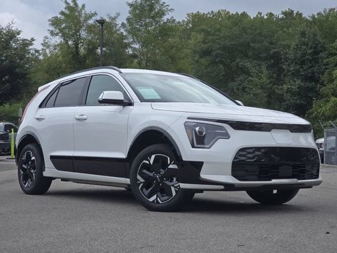 Used 2026 Kia Niro Wind w/ Wind Preserve Package FWD image 1