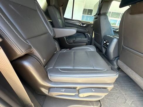 Used 2021 GMC Yukon Denali w/ Denali Premium Package AWD/4WD image 6
