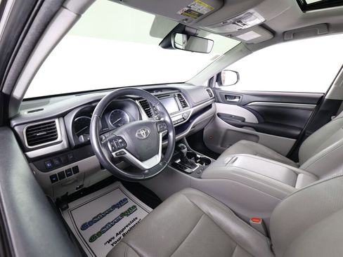 Used 2017 Toyota Highlander Limited image 10