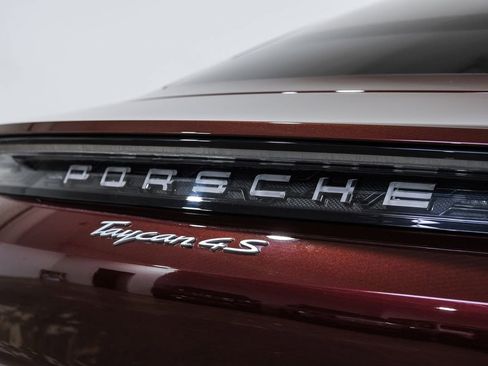 Used 2021 Porsche Taycan 4S w/ Premium Package image 49