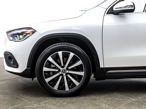Certified 2021 Mercedes-Benz GLA 250 4MATIC image 11