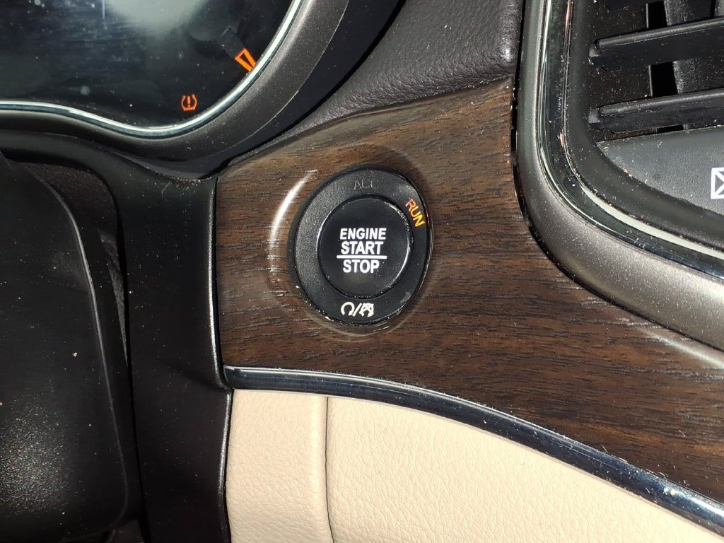 Used 2018 Jeep Grand Cherokee Limited AWD/4WD image 24