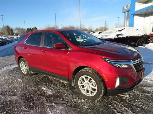 Used 2023 Chevrolet Equinox LT image 3