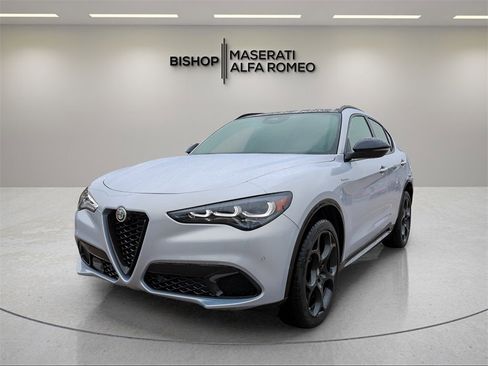 New 2025 Alfa Romeo Stelvio Sprint image 3