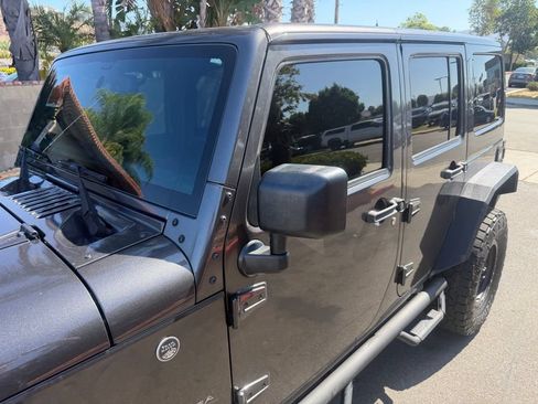 Used 2017 Jeep Wrangler Unlimited Sahara AWD/4WD image 8