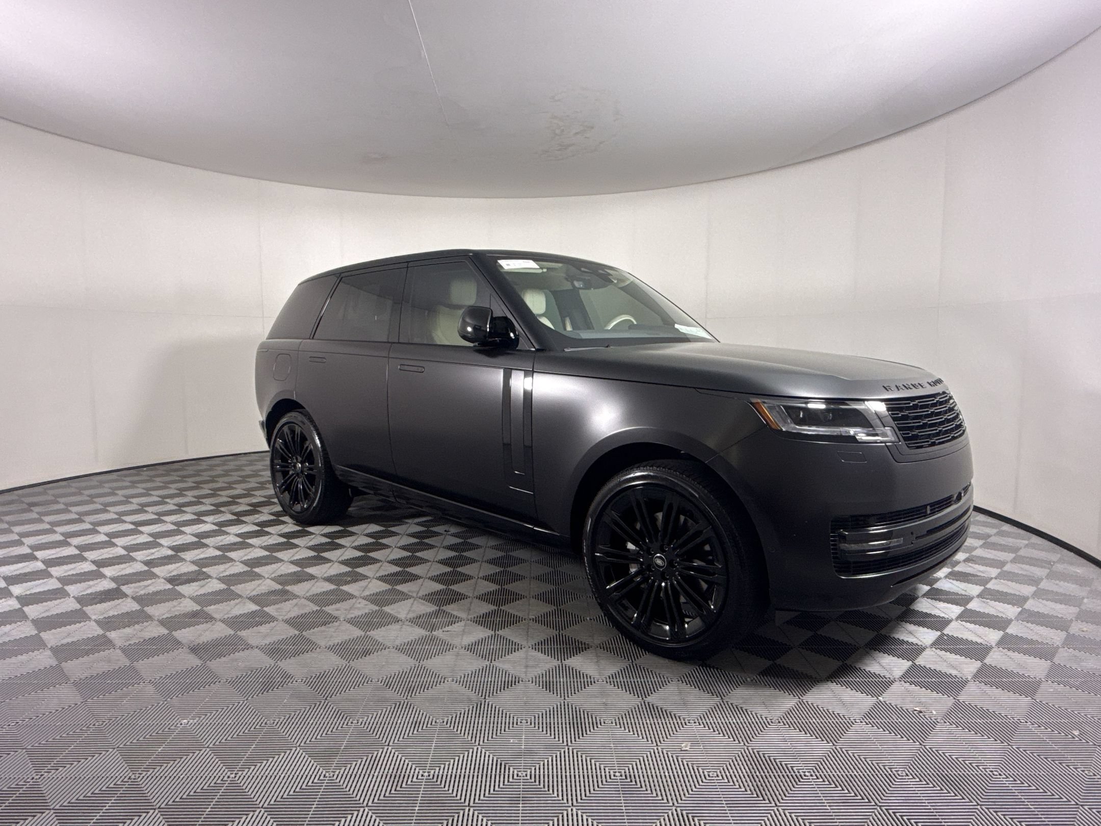 Used 2025 Land Rover Range Rover SE AWD/4WD image 7